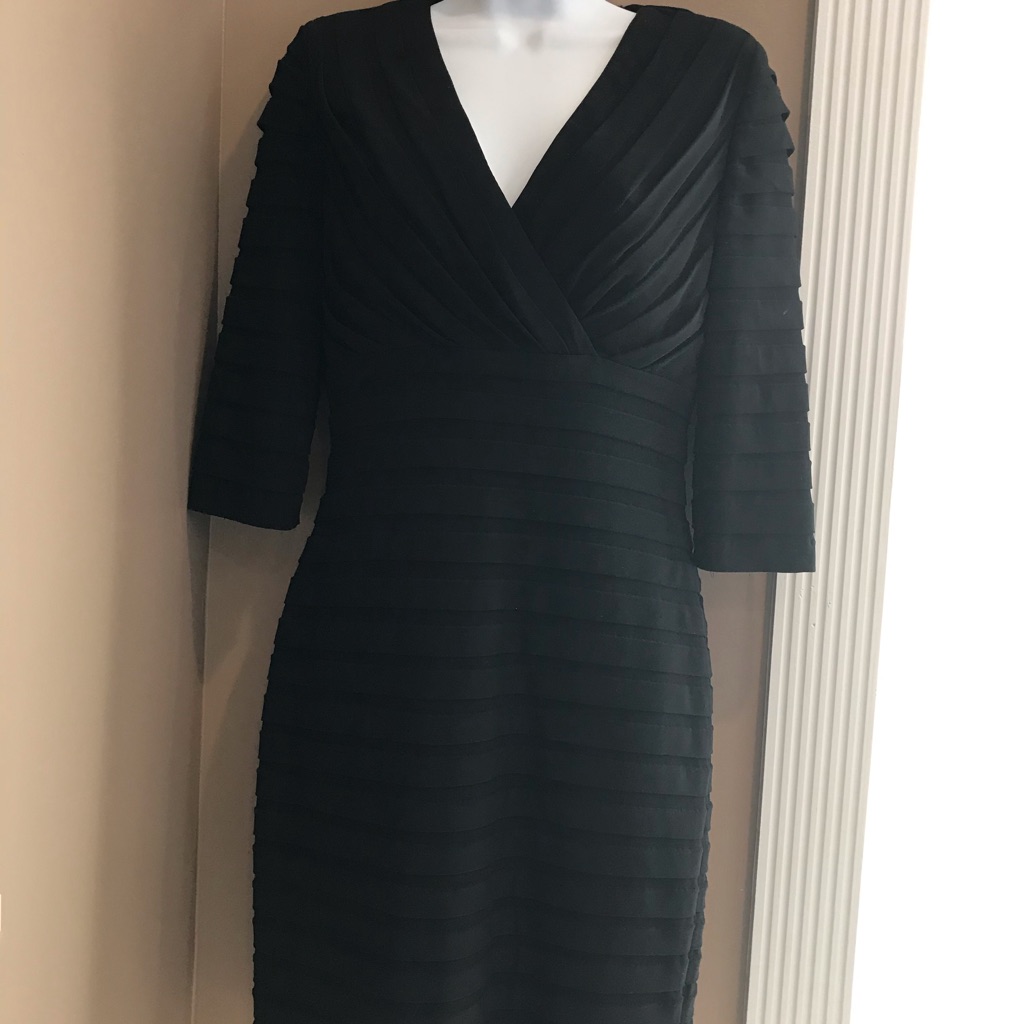 Woman’s Adrianna Papell Black Cocktail Dress Sz 4